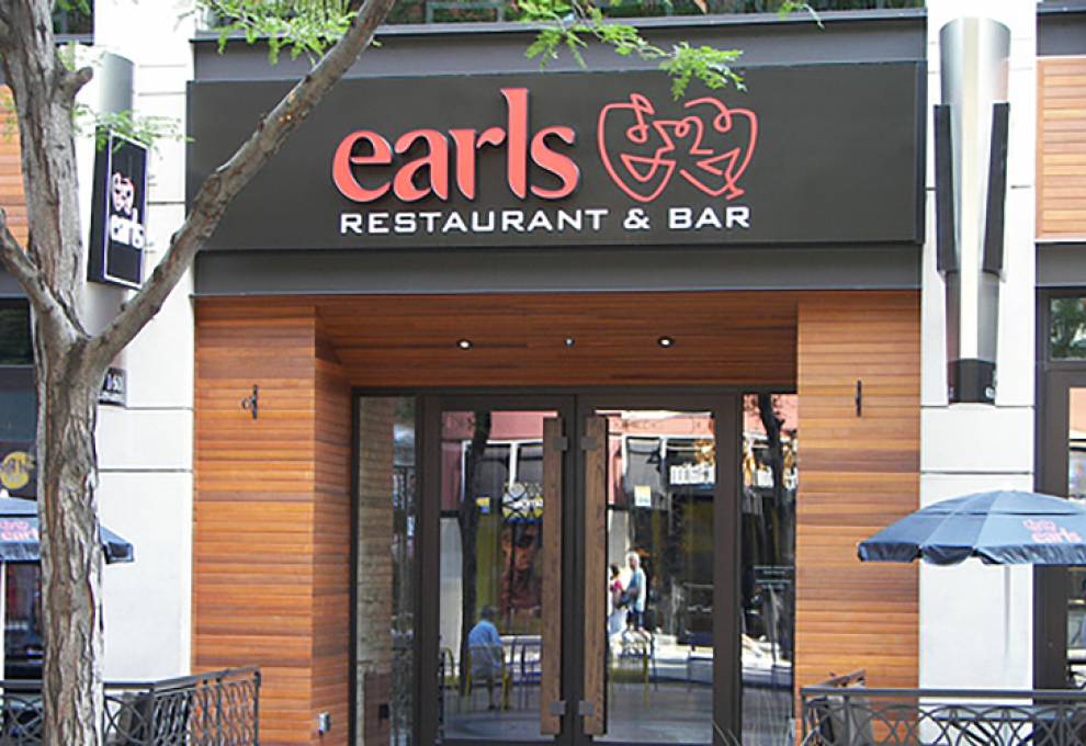 Earls restaurant & bar