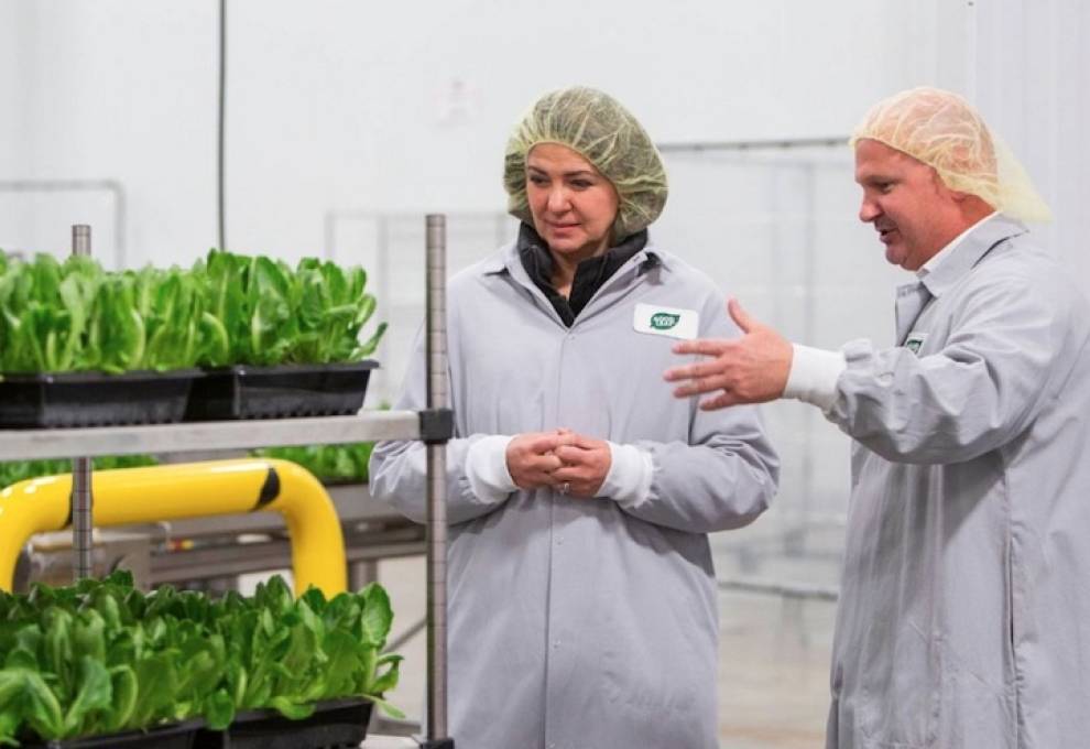 Alberta premier Danielle Smith was welcomed to the new GoodLeaf Farms facility in Calgary by CEO Barry Murchie. 