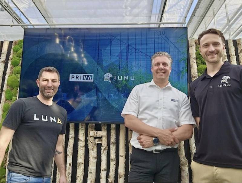 Priva and IUNU team working together at the PROOF Research & Development Centre at HortiTech. Photo courtesy of IUNU. 