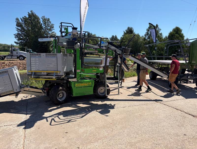 Compact machine can be used across multiple fruit types, including apples, cherries, and pears.